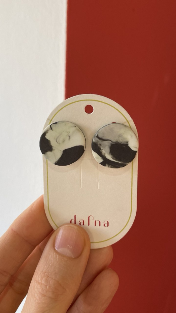 Пусеты черно-белые