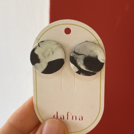 Пусеты черно-белые