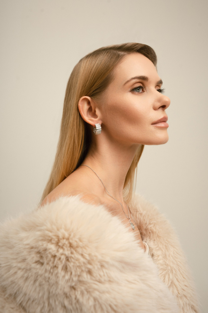 Серебряные серьги-кольца массивные с рельефной поверхностью