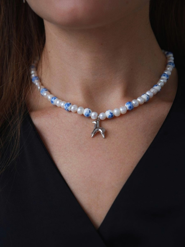 Чокер Гжель-конь с жемчугом и керамикой