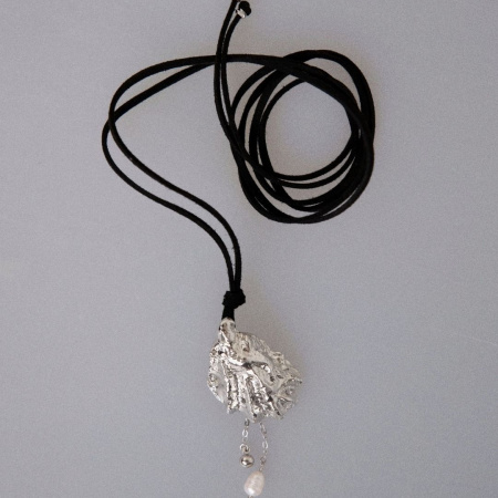 Кулон на шнурке ракушка из мятого металла Жигулёвское море