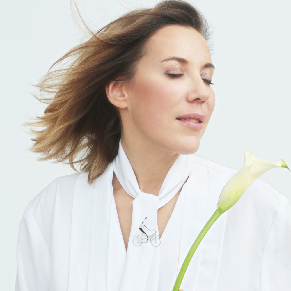 Серебряная брошь Джентльмен на велосипеде