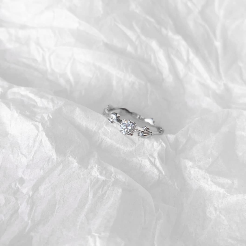 Кольцо Веточка с камнем Swarovski