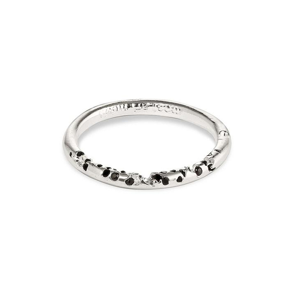 Серебряное кольцо с вплавленными черными камнями