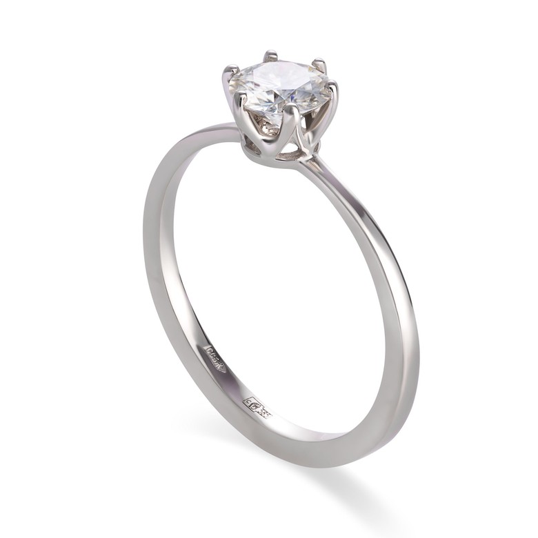 Серебряное кольцо помолвочное с камнем Swarovski