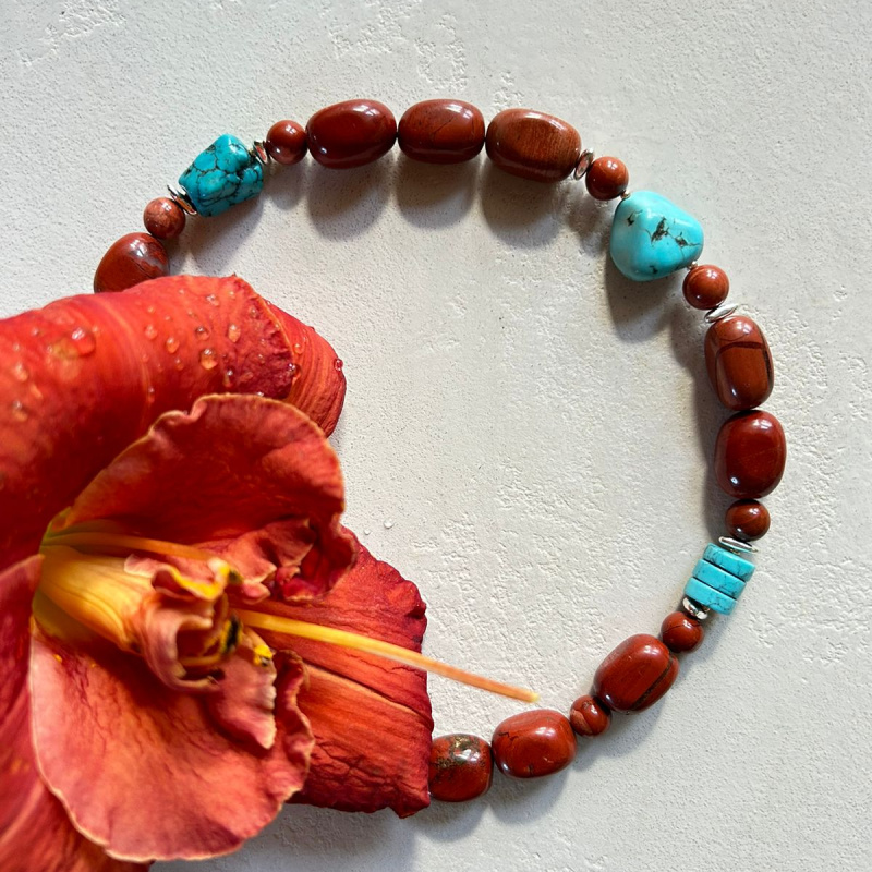 Колье с красной яшмой и бирюзовым турквенитом 