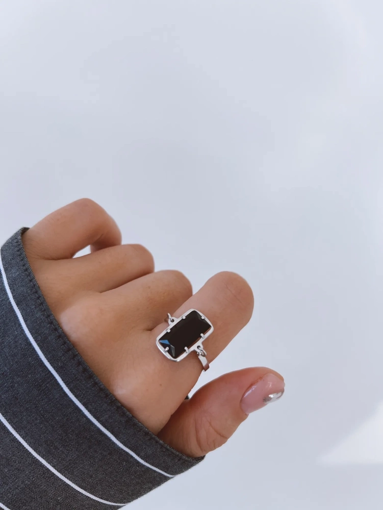 Серебряное кольцо подвижное с черным агатом