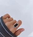 Серебряное кольцо подвижное с черным агатом