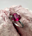 Серебряное кольцо Сердце с розовым топазом