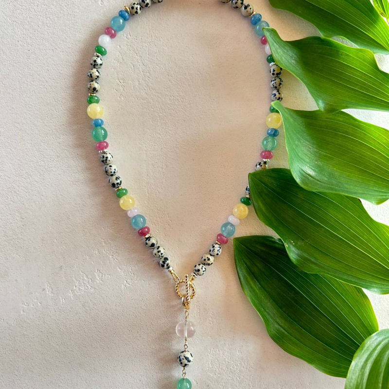 Колье с подвеской на отстежке, с яшмой далматин и микcом камней