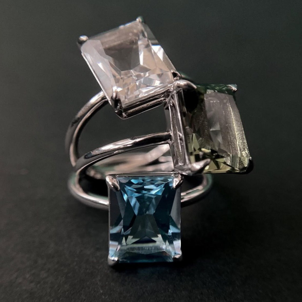 Серебряное кольцо Perfect с лунным камнем