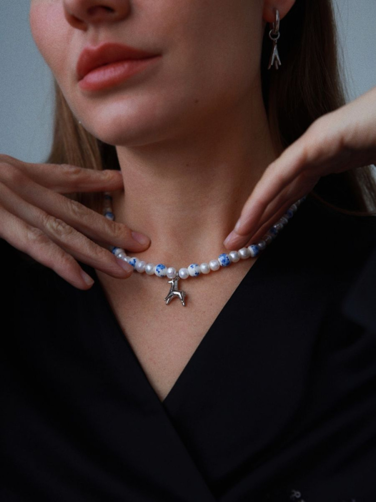 Чокер Гжель-конь с жемчугом и керамикой