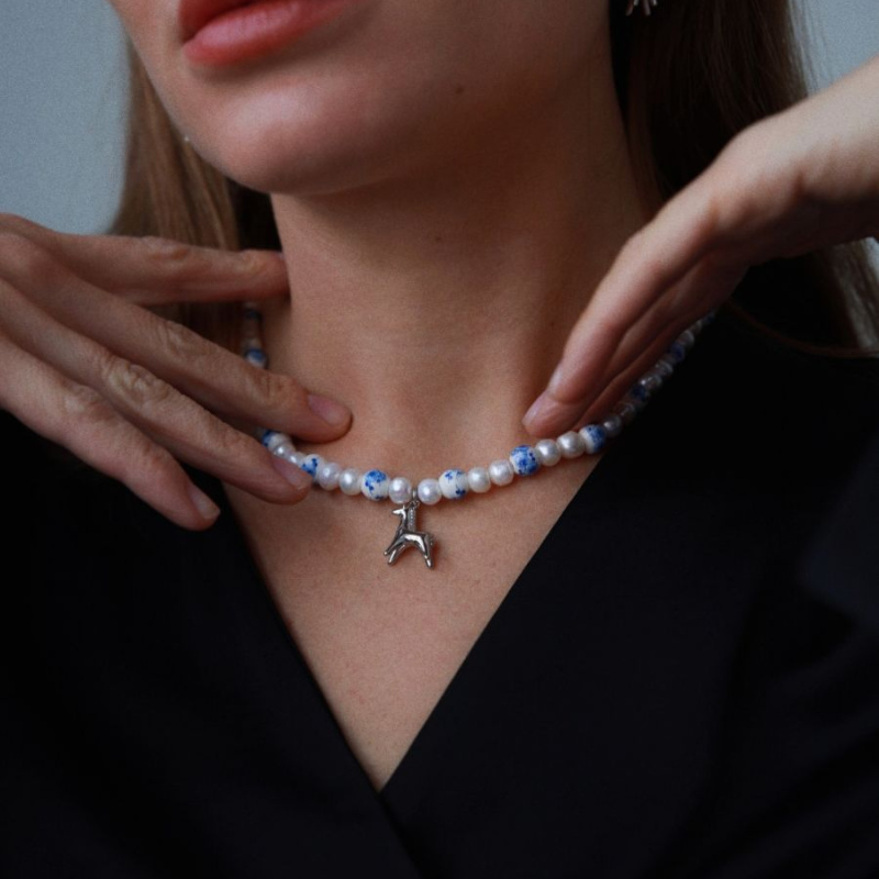 Чокер Гжель-конь с жемчугом и керамикой