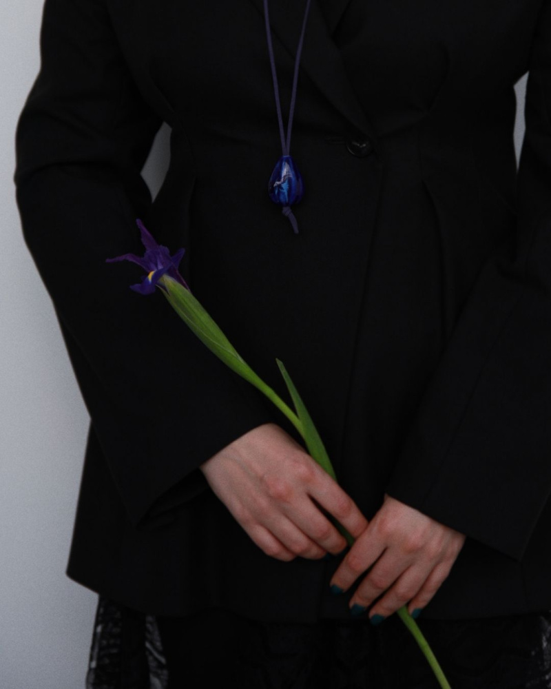 Кулон на шнурке Тифлис с семечкой в синем цвете