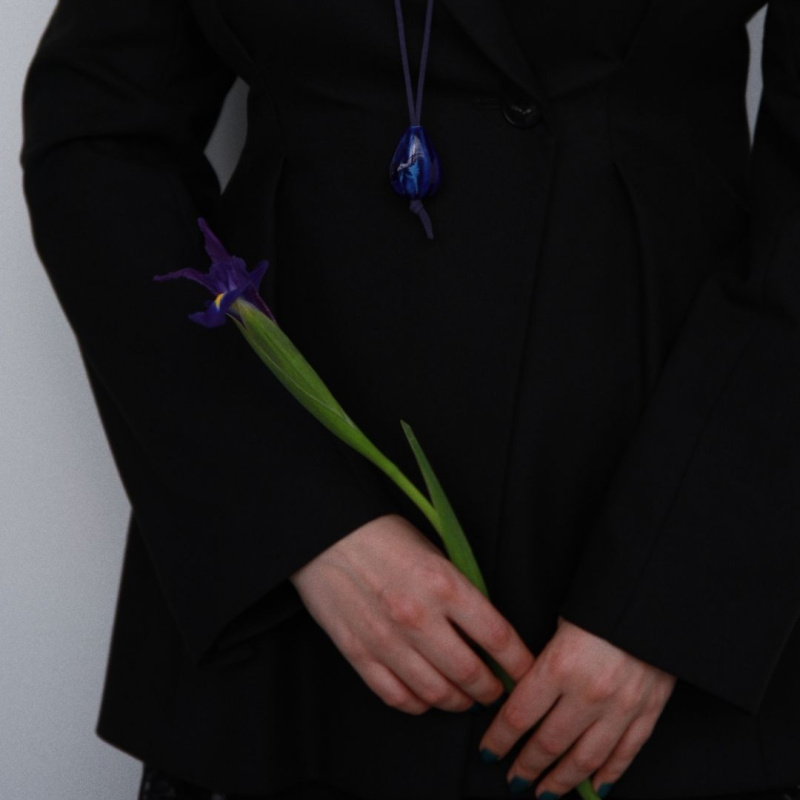 Кулон на шнурке Тифлис с семечкой в синем цвете