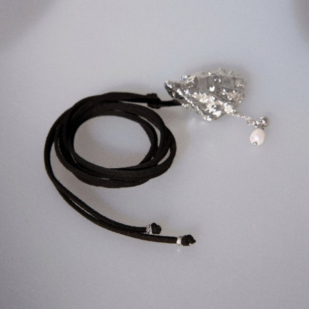 Кулон на шнурке ракушка из мятого металла Жигулёвское море