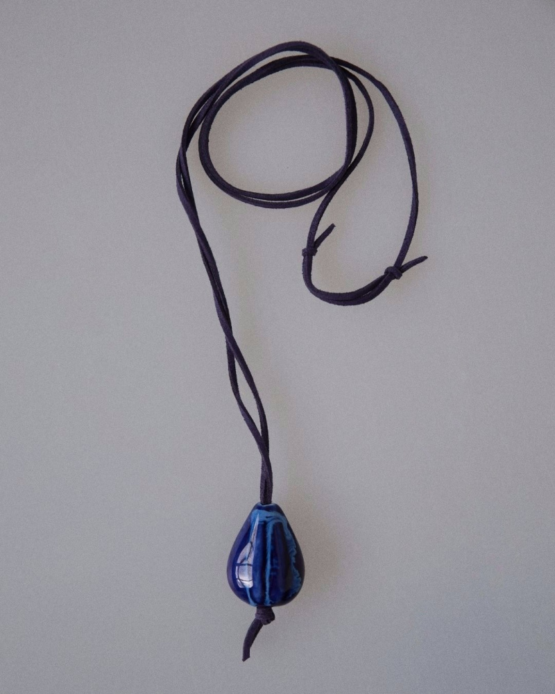 Кулон на шнурке Тифлис с семечкой в синем цвете
