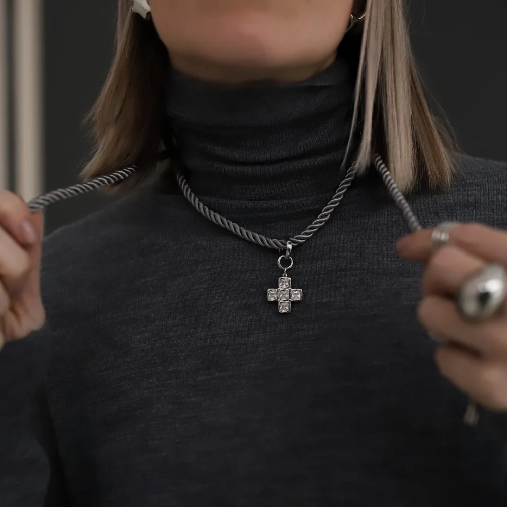 Колье-шнур с подвеской Shine cross grey