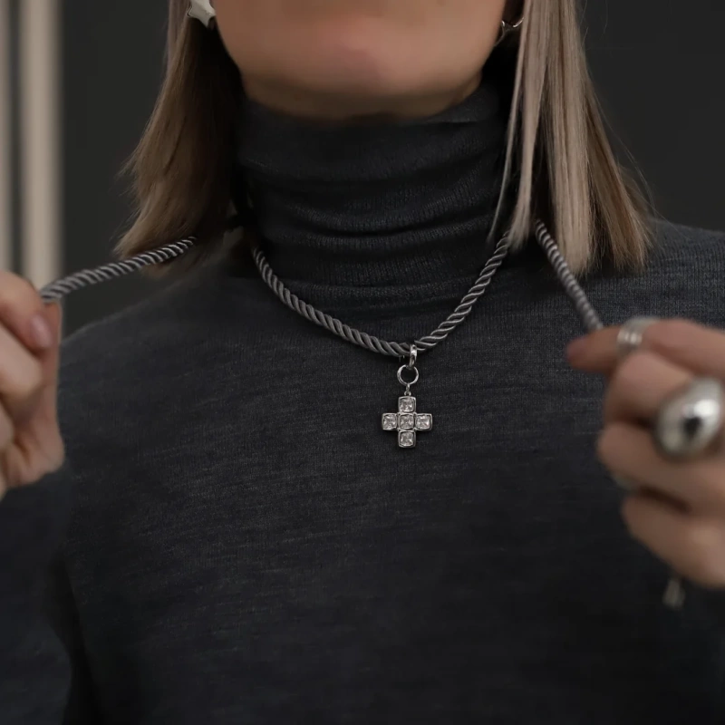 Колье-шнур с подвеской Shine cross grey