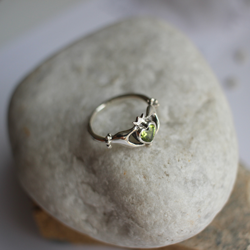 Кольцо Кладдахское с хризолитом