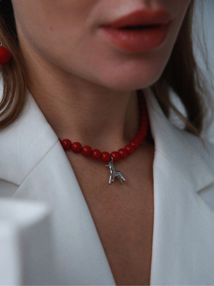 Чокер Конь-огонь с красным жемчугом