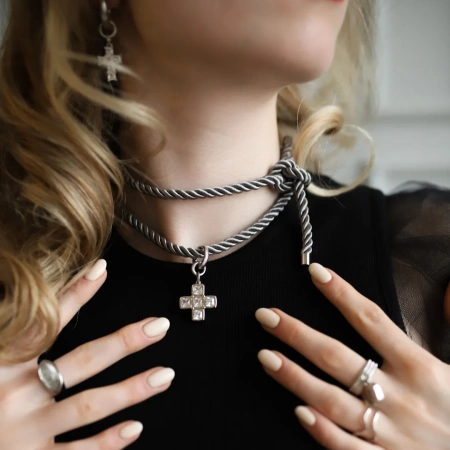 Колье-шнур с подвеской Shine cross grey