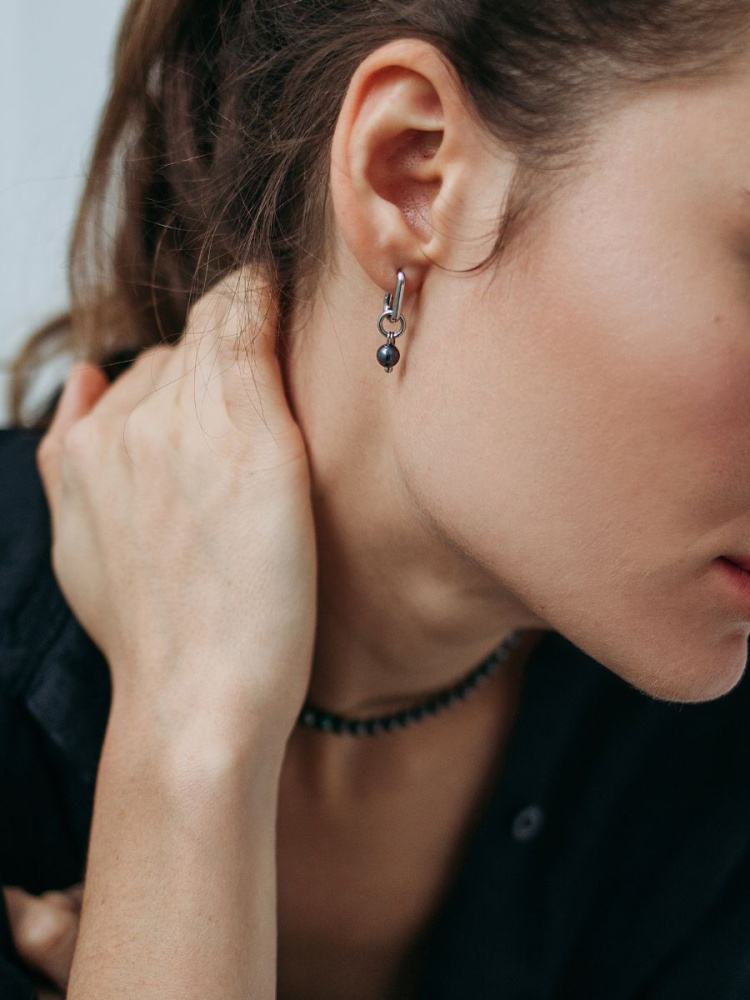 Серьги И в пир, и в мир, и в путешествие с чёрным жемчугом 