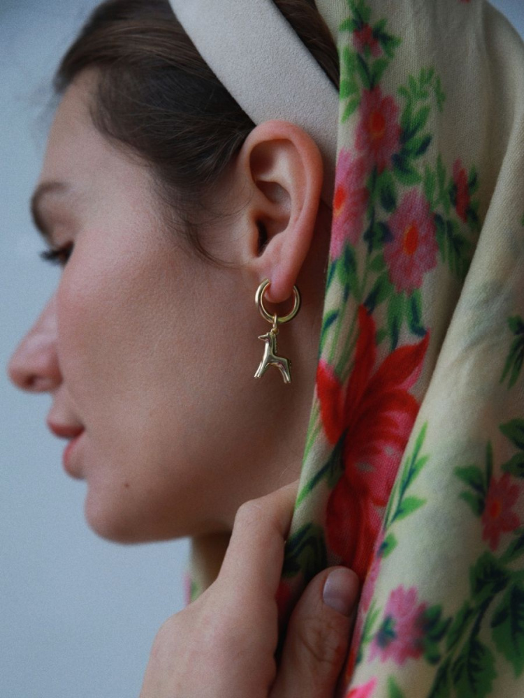 Моносерьга Ход конём в покрытии золотом