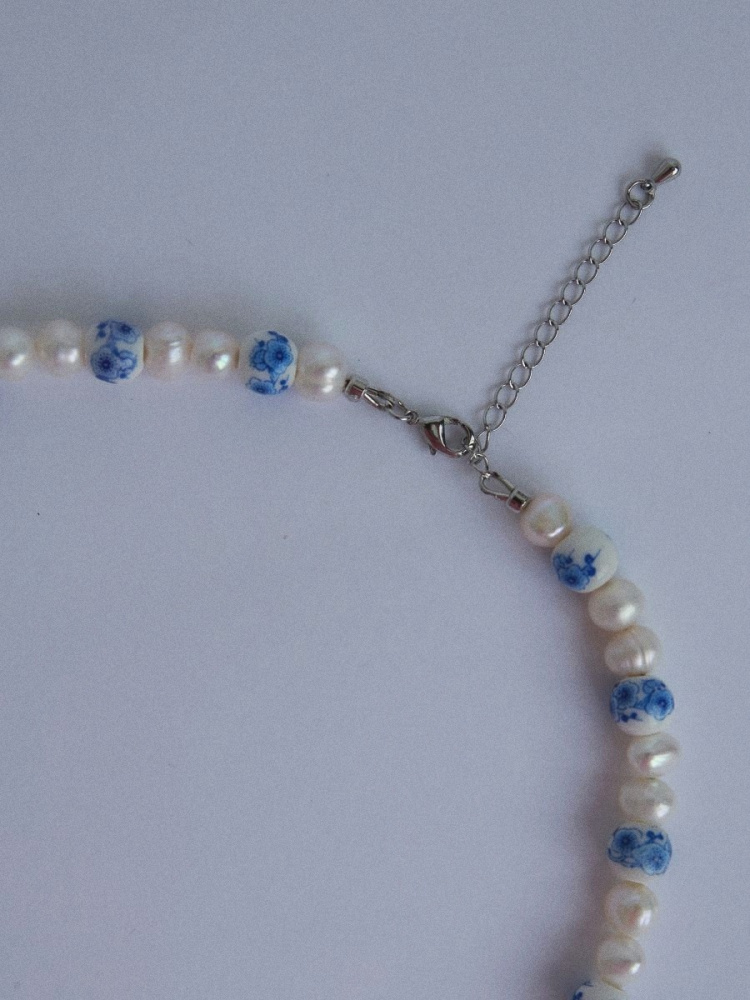 Чокер Гжель-конь с жемчугом и керамикой