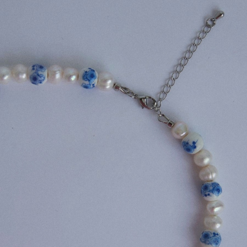 Чокер Гжель-конь с жемчугом и керамикой