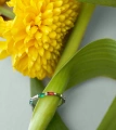 Серебряное кольцо Конфетка с фианитами красный/зелёный